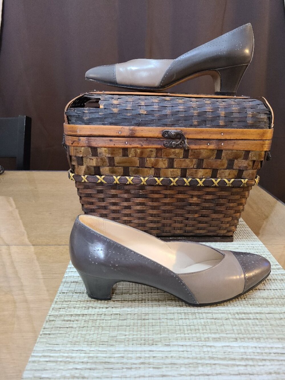 Salvatore Ferragamo Leather Heels Pumps Size 7.5B Vintage Brown, Gray, Taupe
